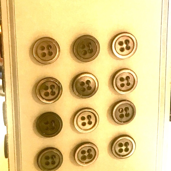 Folding Card of Abalone Buttons - Picture 4 of 5